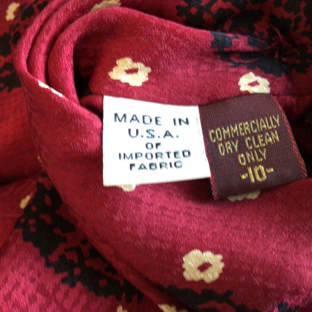 Pretty Ladies Maroon Blouse, with Tan & Black Design & Black Leaves- Size 10